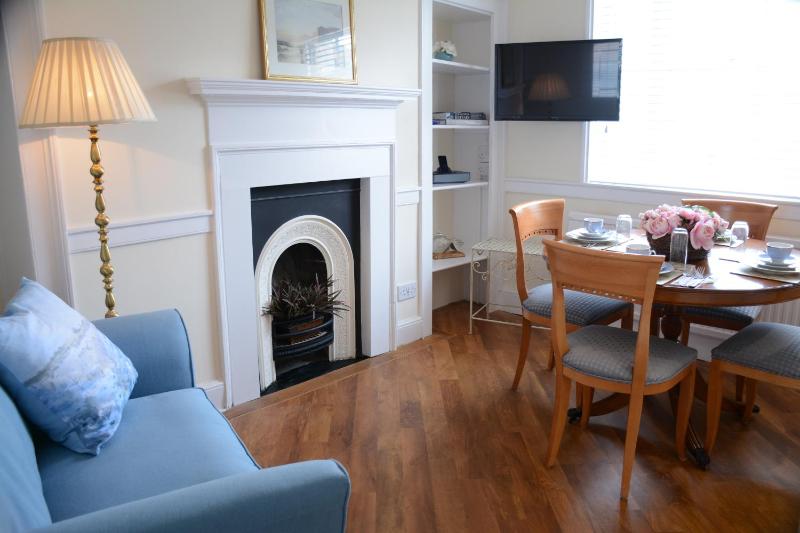 One Bedroom Apartment - Princess Caroline image 4