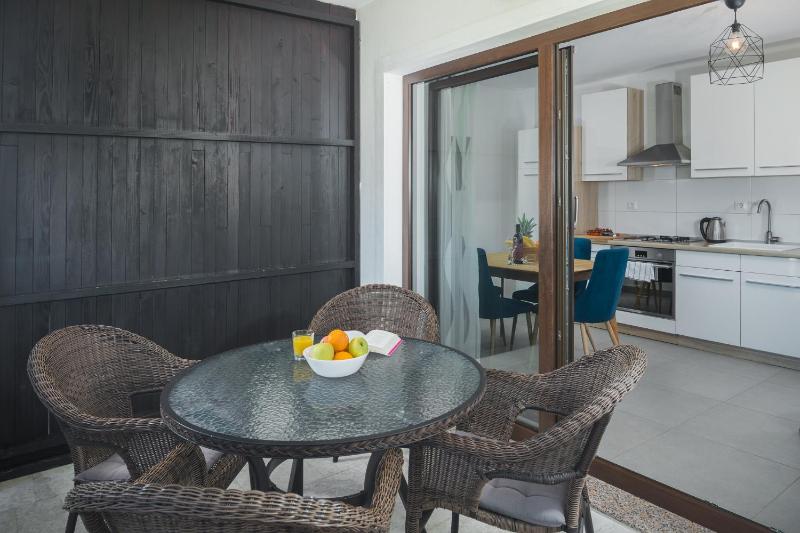Superior One-Bedroom Apartment with Balcony image 3