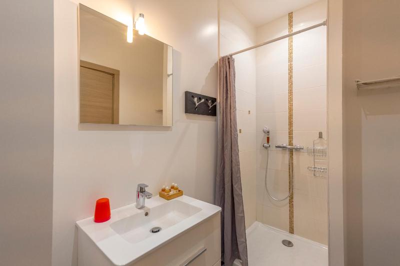 One-Bedroom Apartment image 3