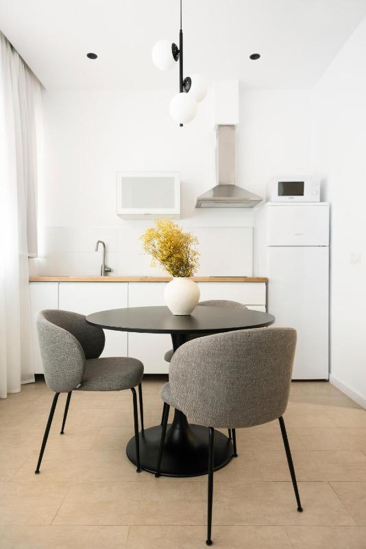 Blanq Marina Suites - image 15