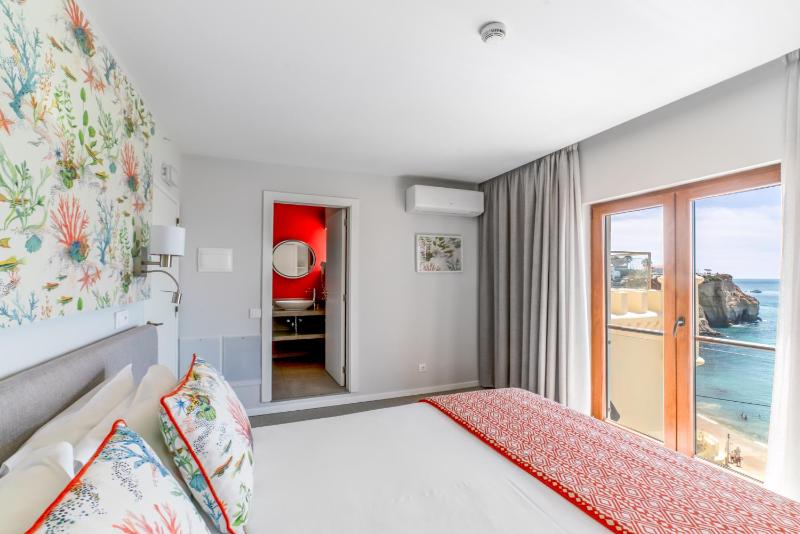 Double Room with Sea View image 1