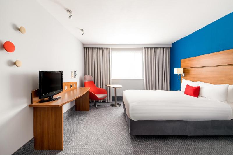 Standard King Room with Free Hot Breakfast image 1