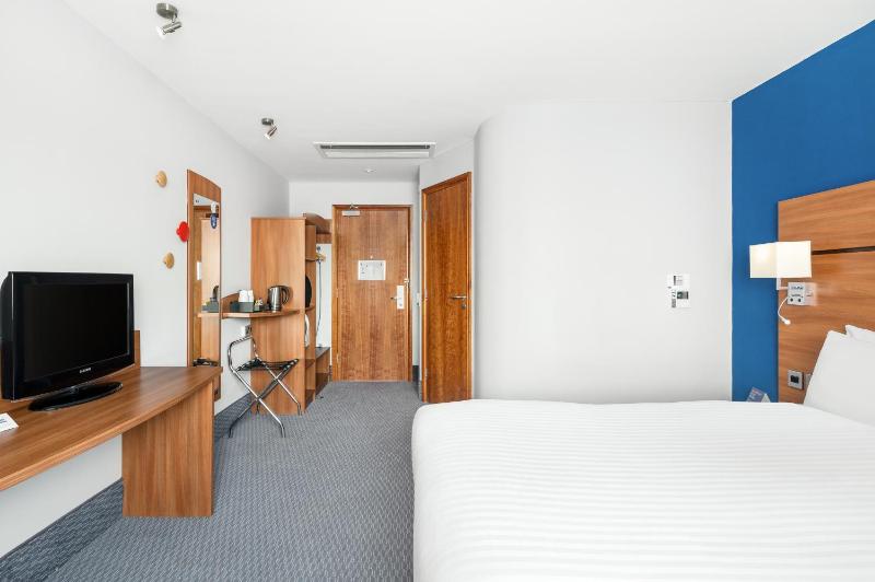 Standard Double Room with Free Hot Breakfast image 1