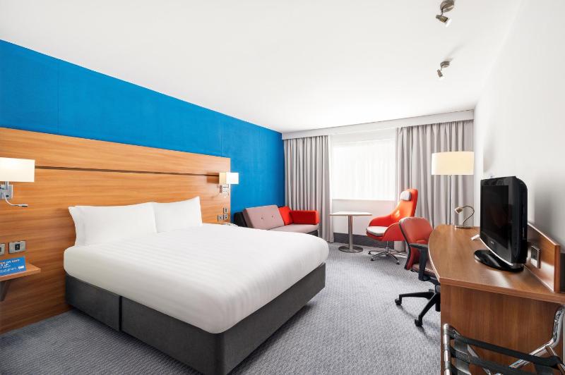 Standard Double Room with Sofa Bed and Free Hot Breakfast image 1