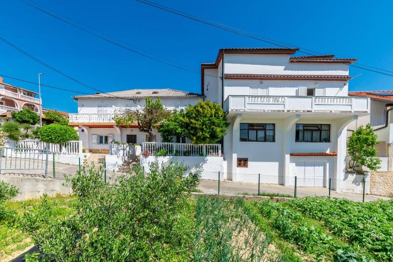 Apartments D. Matahlija - image 1