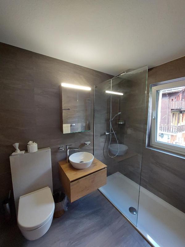 Deluxe Double Room with Balcony image 3