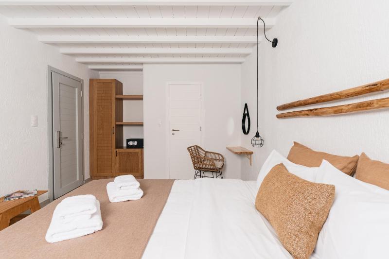 Triple Room Sea View image 4