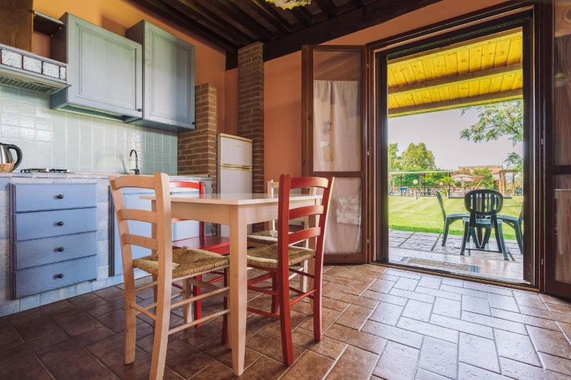 One-Bedroom Apartment Comfort image 4