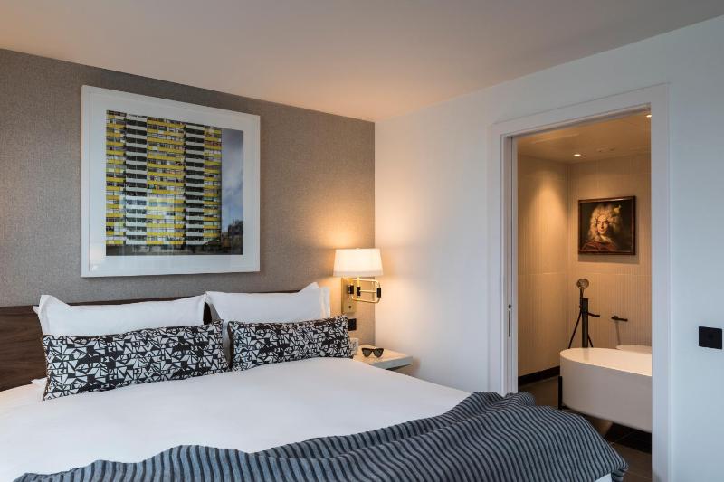 King Suite with Sofa bed image 1