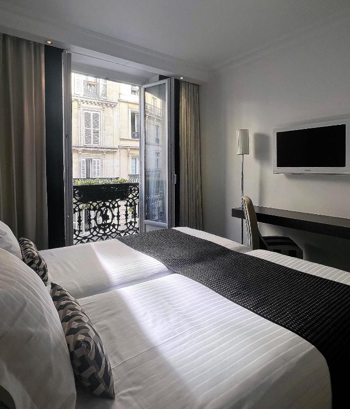 Superior Twin Room image 4