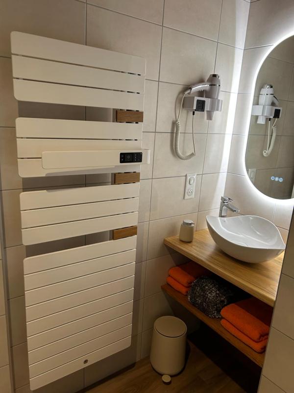 One-Bedroom Apartment with Park View image 2