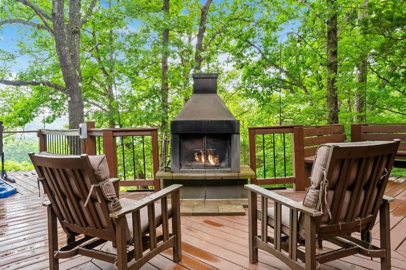 Six-Bedroom Holiday Home image 1