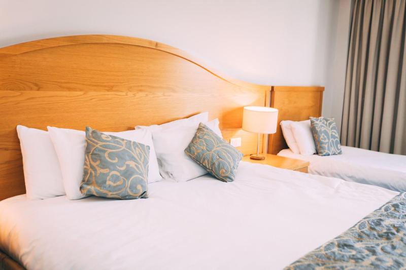 Twin Room image 4