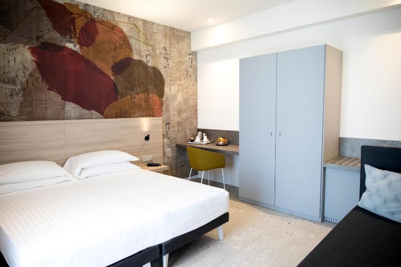 Superior Triple Room image 1