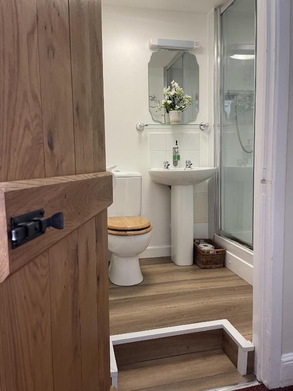 Double Room with Private Bathroom image 2