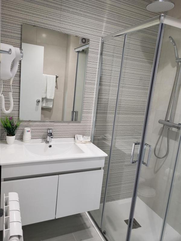 Single Room image 4