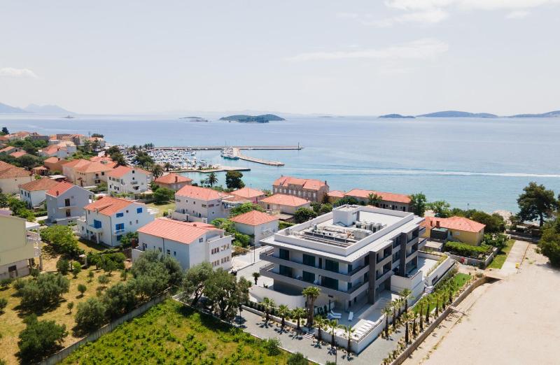 Hotel Crystal - image 1