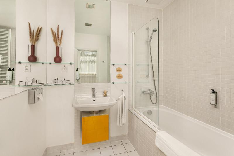 One-Bedroom Apartment image 3