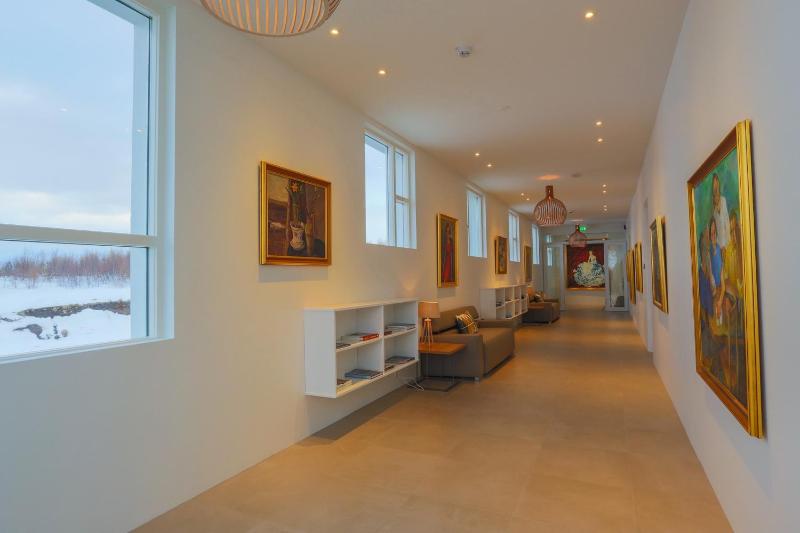 One-Bedroom Apartment image 4