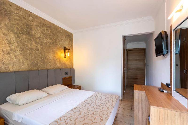 Standard Double or Twin Room image 1