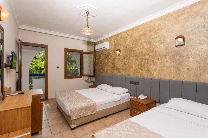 Standard Triple Room image 4