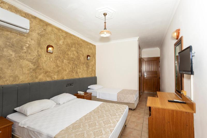 Standard Triple Room image 3