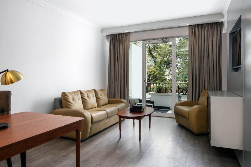 Premium Queen Suite, 1 Bedroom Executive Suite, 1 Queen