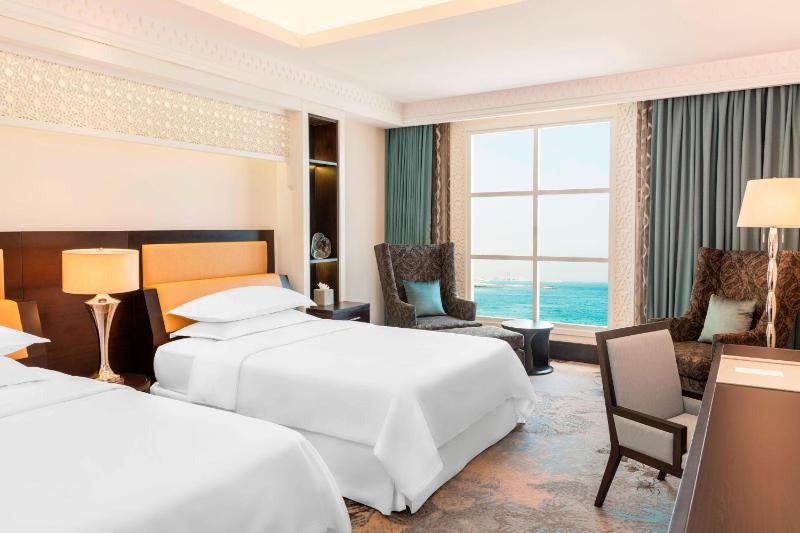 Superior Deluxe Twin with Sea View image 1