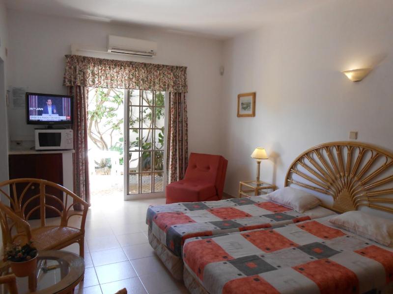 Twin Room with Garden View image 1