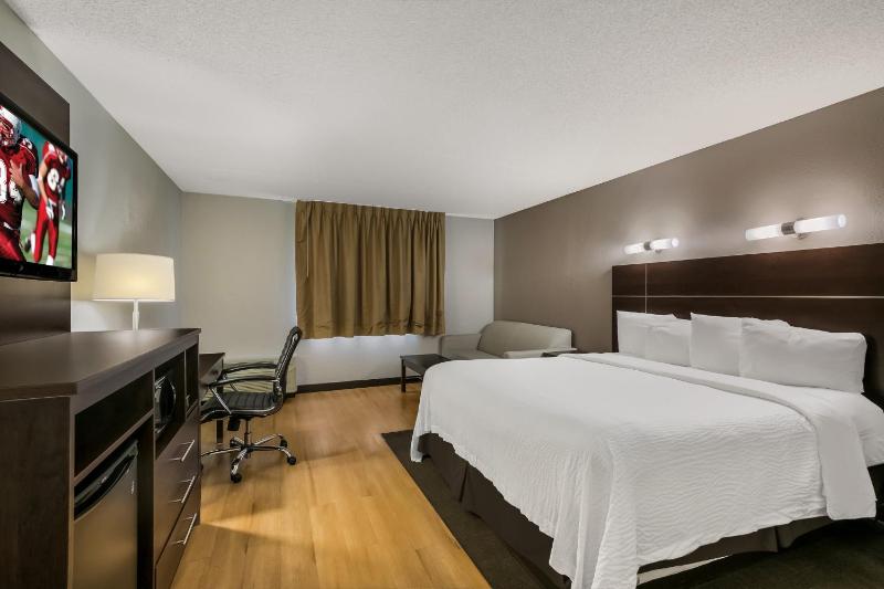 Deluxe King Room with Sleeper Sofa Disability Access Smoke Free image 4