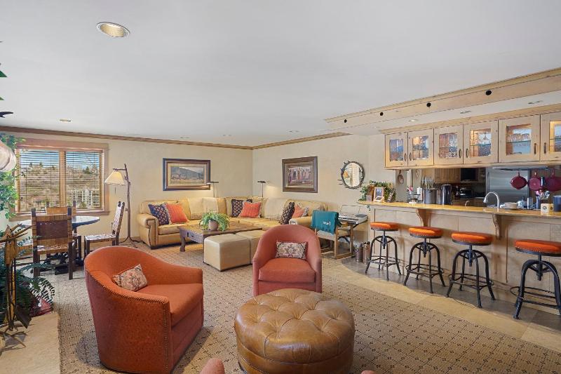 Four-Bedroom Apartment image 4