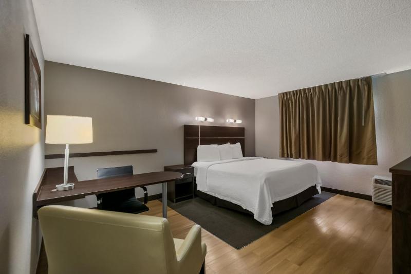 Superior King Room Smoke Free image 4