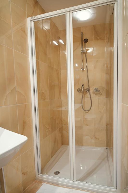 One-Bedroom Apartment (2 Adults + 1 Child) image 3