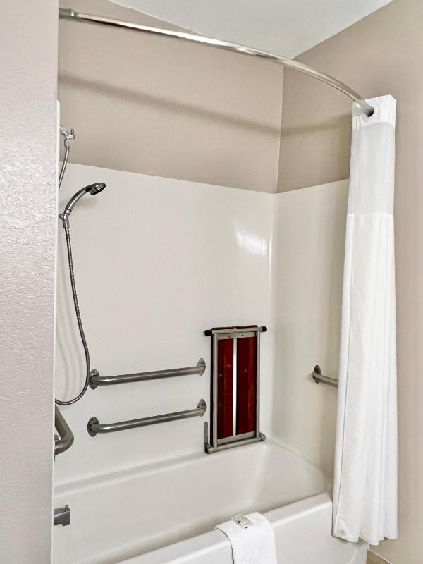 Queen Room with Two Queen Beds - Accessible/Non-Smoking  image 3
