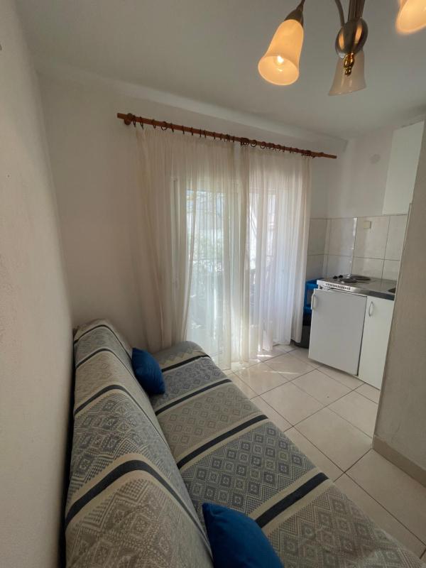 One-Bedroom Apartment image 3