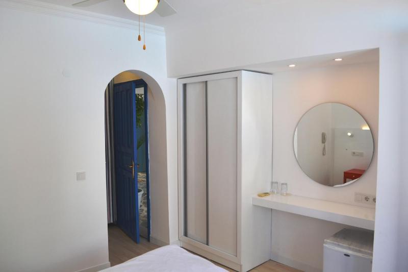 Double Room image 3