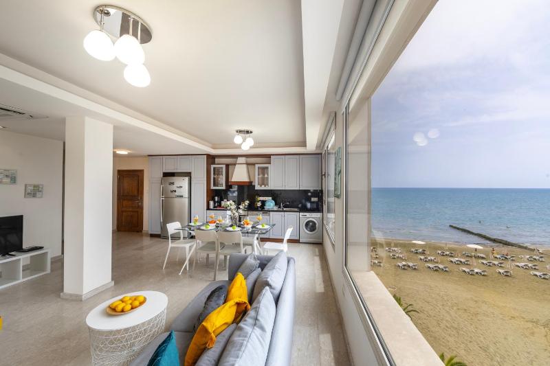 Mackenzie Beachfront Eftyhia Suite - image 5