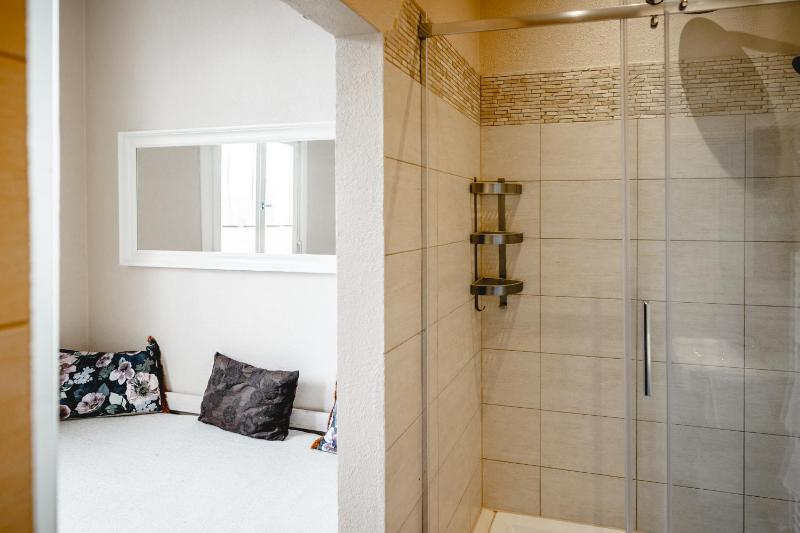 Double Room with Private Bathroom image 4