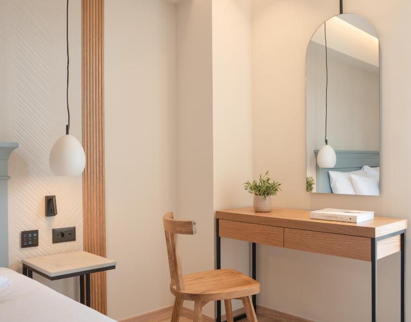 Double Room image 4