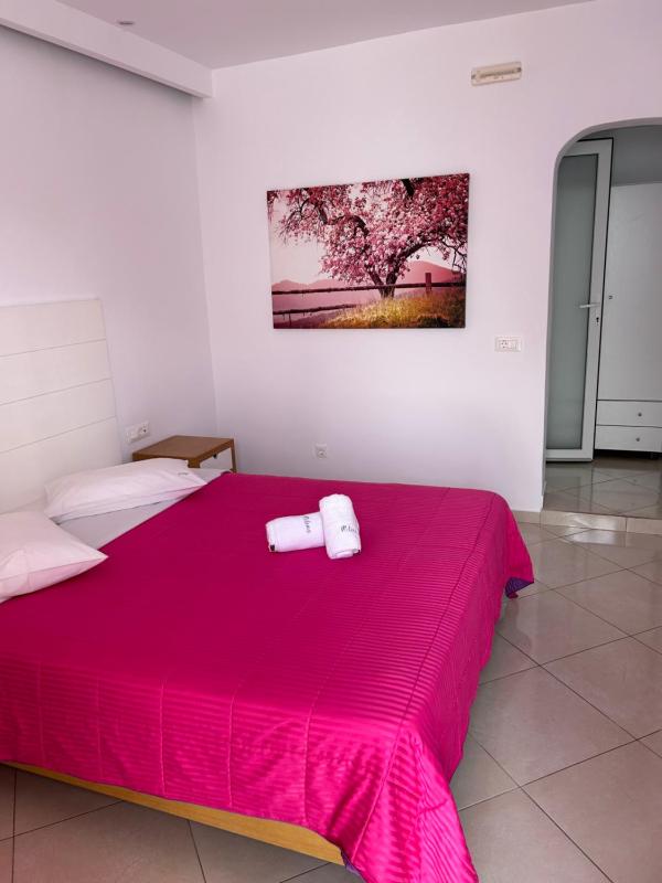 Budget Double Room image 3