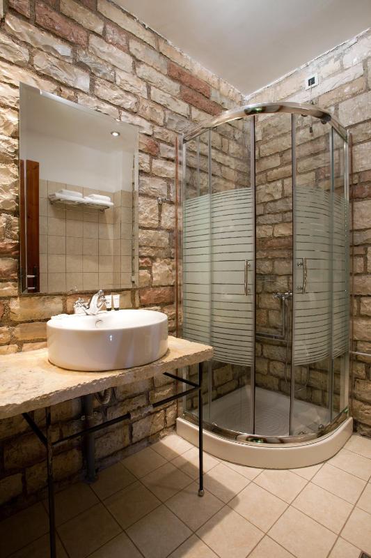 Classic Double Room with Balcony image 4