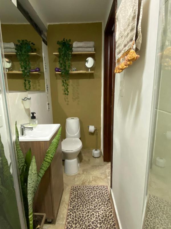 Apartaestudio lindo cómodo cercano a todo con portería y parqueadero cubierto gratis!! - image 14