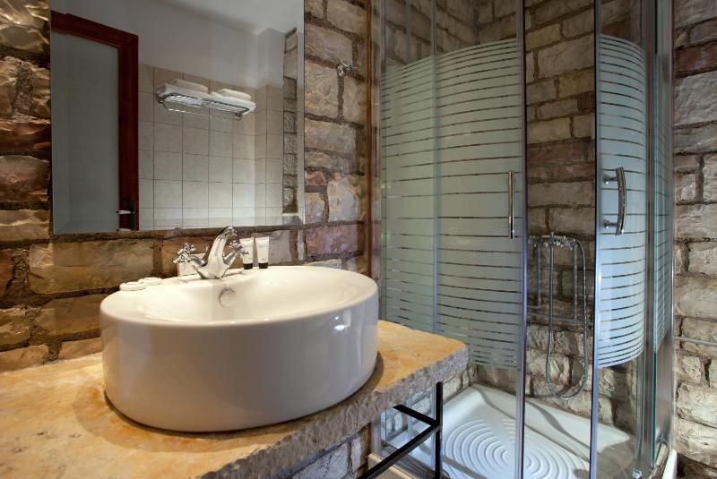 Junior Suite with Balcony image 3