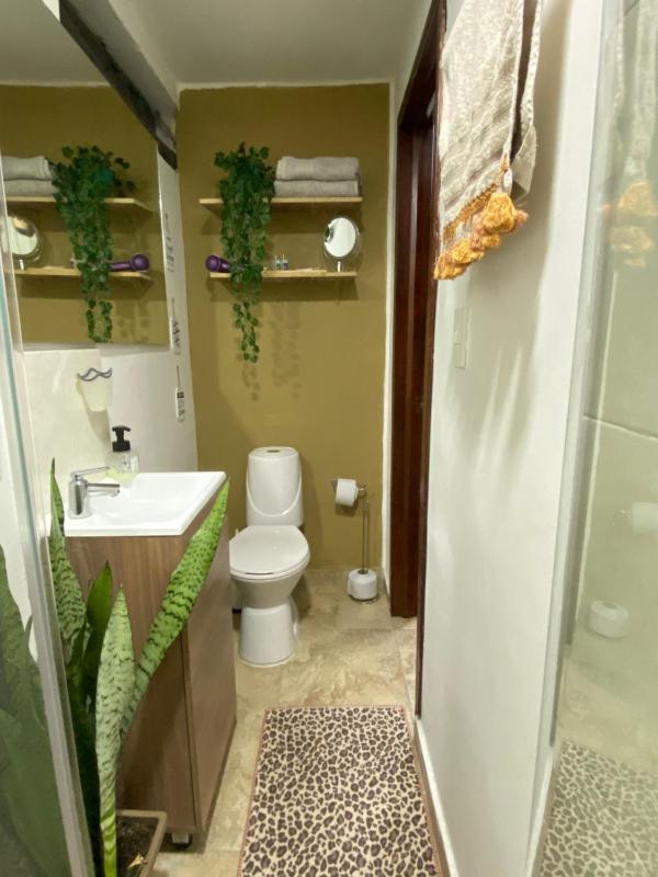 Apartaestudio lindo cómodo cercano a todo con portería y parqueadero cubierto gratis!! - image 12
