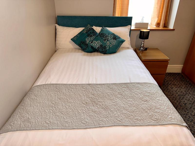 Small Double Room image 3