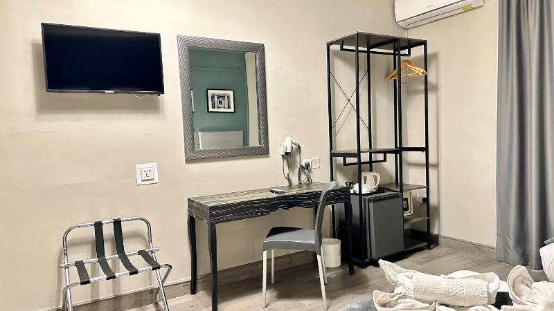 Standard Quadruple Room image 3