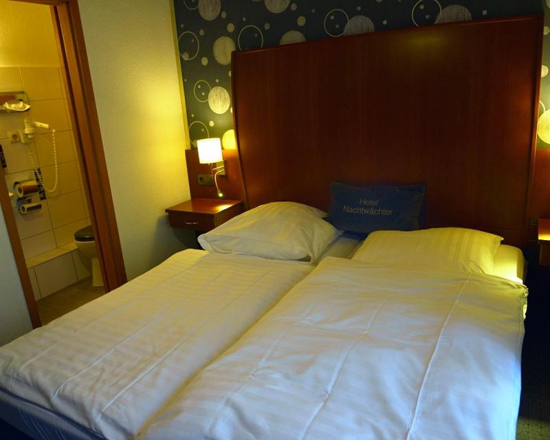 Double Room image 4