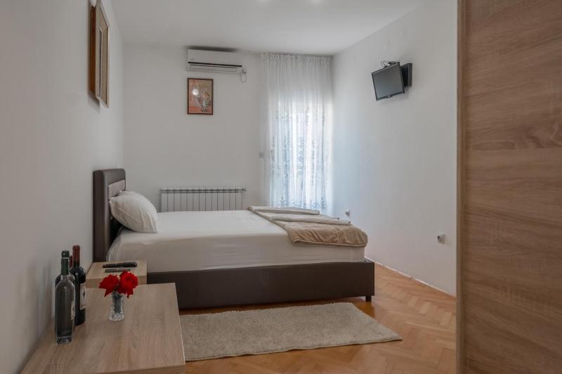 Double Room with Balcony and Sea View image 1