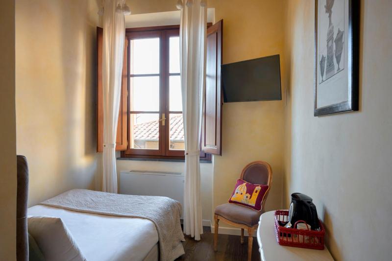 Single Room image 4