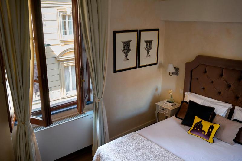 Deluxe Double Room image 3